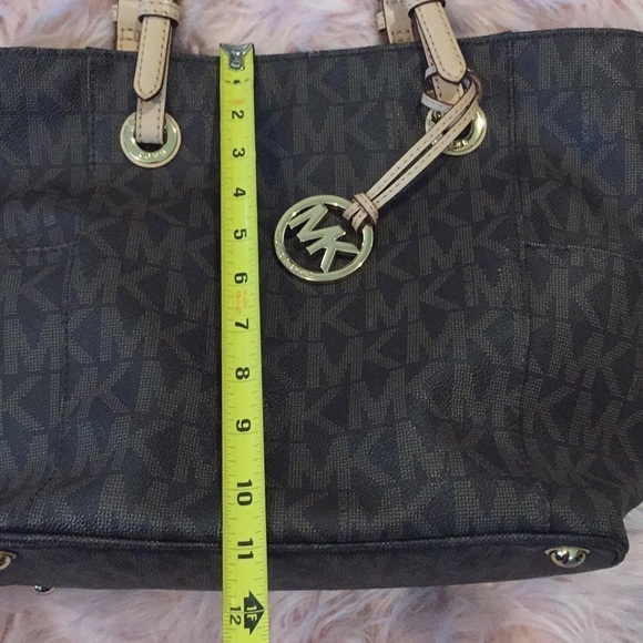 Michael Kors Signature Jet Set East West  Tote - Picture 14 of 17